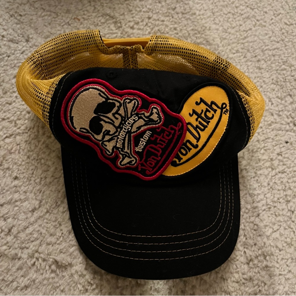 Von dutch trucker hat. Black and gold.  Never worn. Great condition